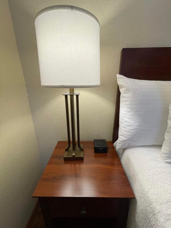 Hotel Governors
